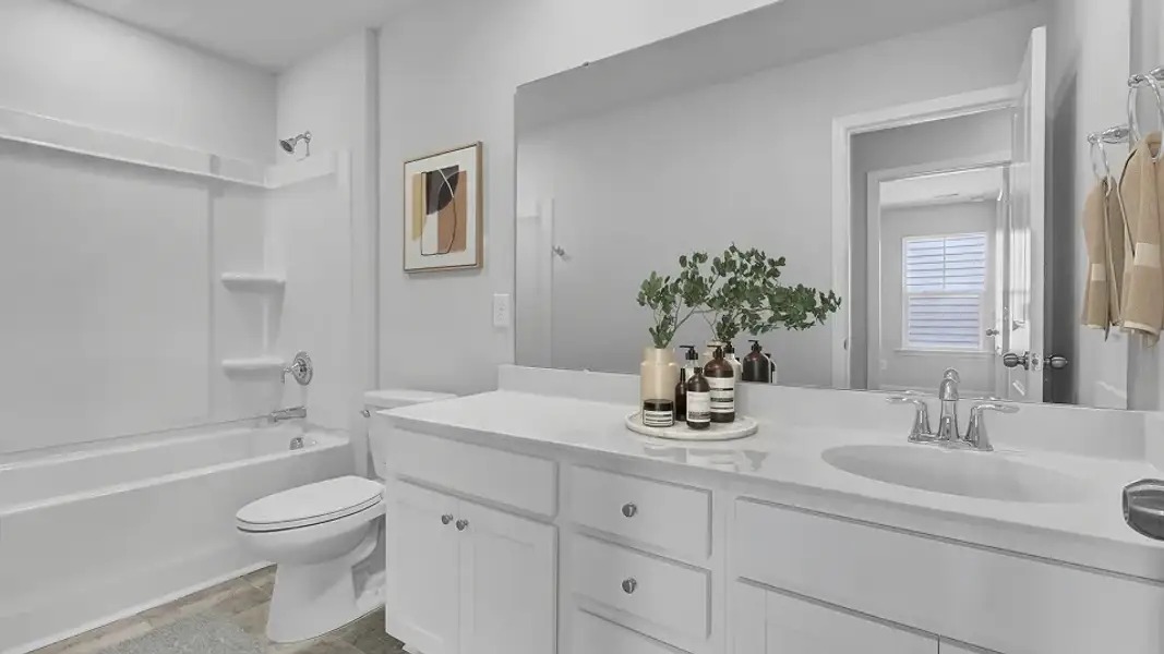 2673 Henninger Bath2 F2 061325 2673 Henninger Bath2 F2 061325