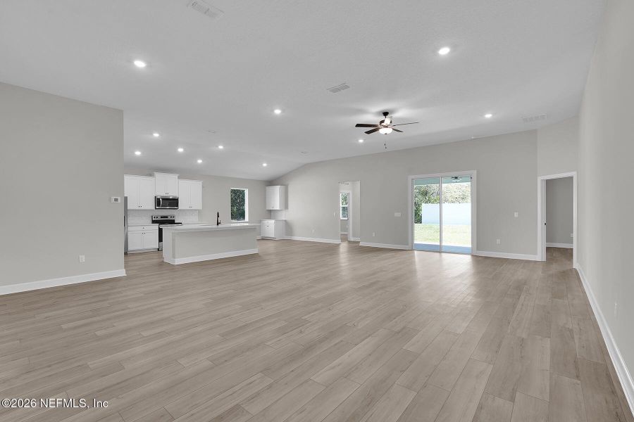 Spacious, unfurnished interior of a new home in , Jacksonville (Image 15).