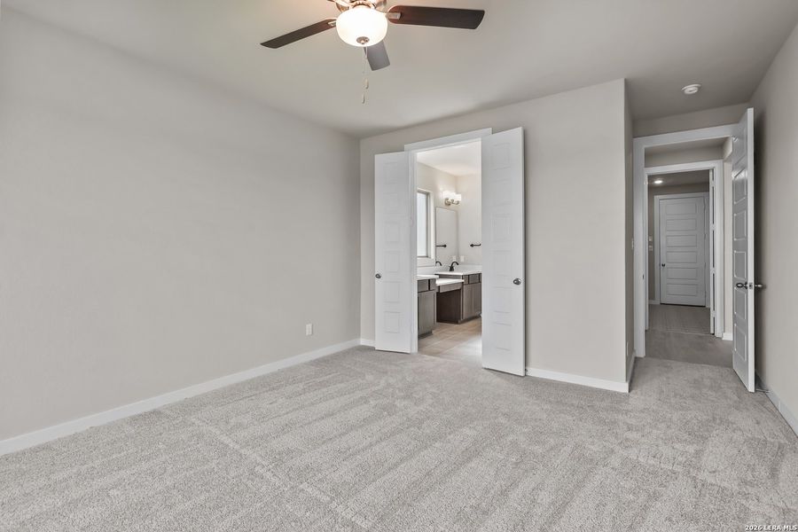 Spacious, unfurnished interior of a new home in Nopal Valley, San Antonio (Image 28). Spacious, unfurnished interior of a new home in Nopal Valley, San Antonio (Image 28).