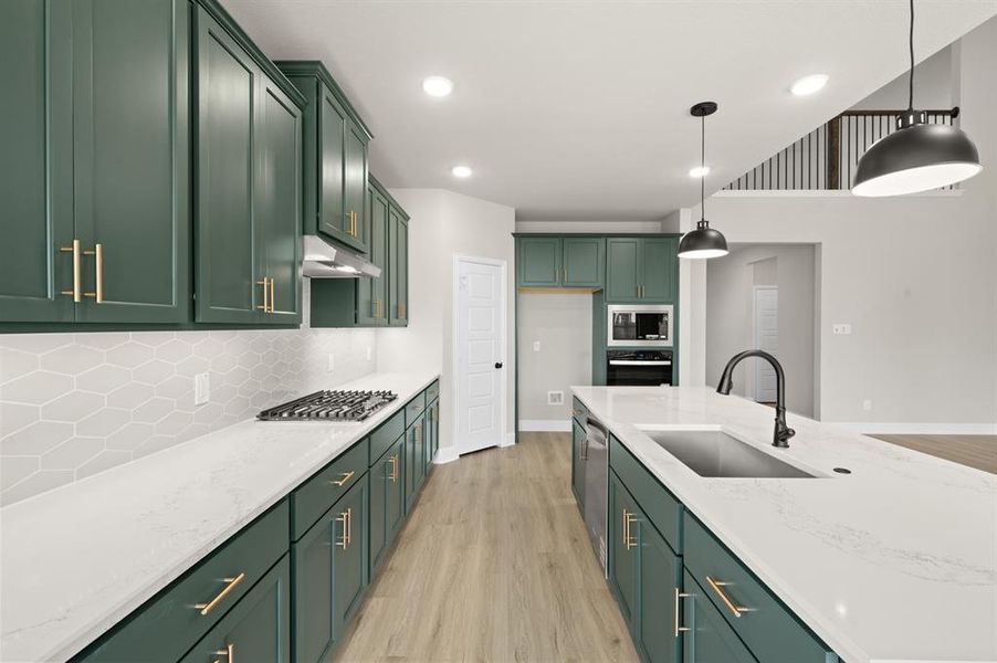 6933 Freight Train- Kitchen-3