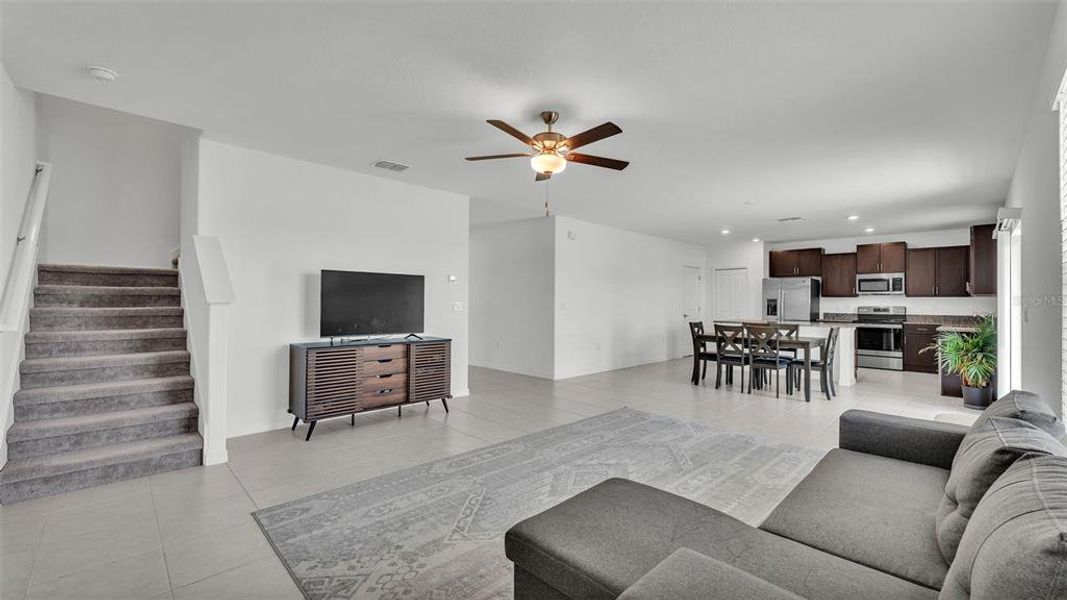 Furnished interior view inside a new home in , Bartow (Image 40).