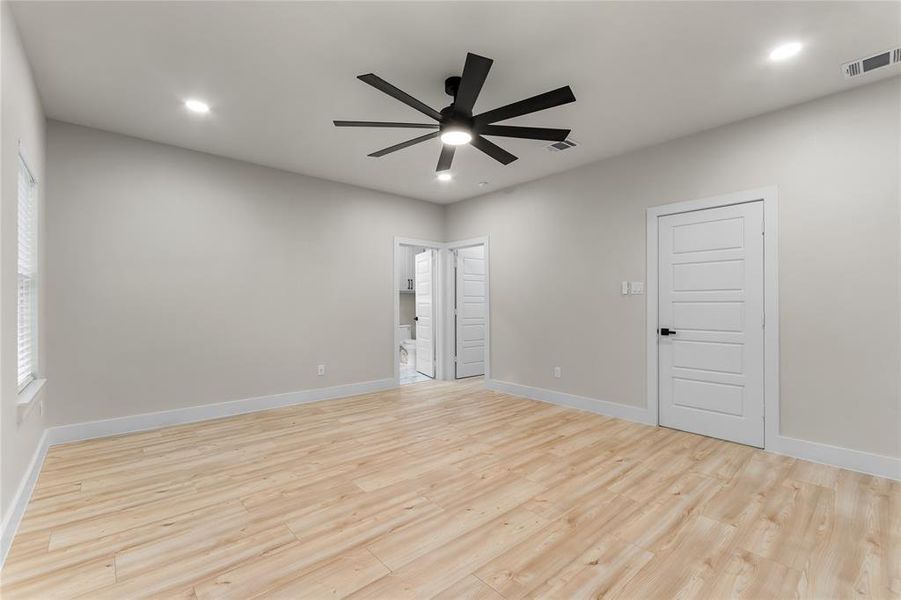 Spacious, unfurnished interior of a new home in , Dallas (Image 23).