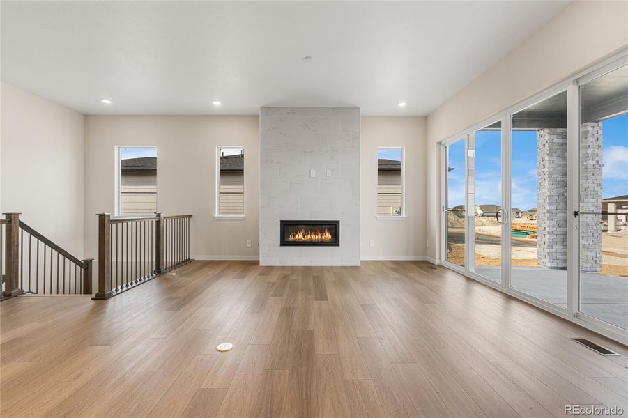 Spacious, unfurnished interior of a new home in Hilltop at Inspiration, Aurora (Image 17).