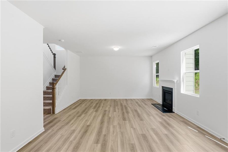 Spacious, unfurnished interior of a new home in Creekside Landing, Dallas (Image 32).