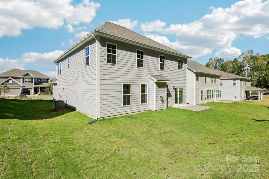 Exterior details and patio area of a home in Falls Cove, Troutman (Image 22).