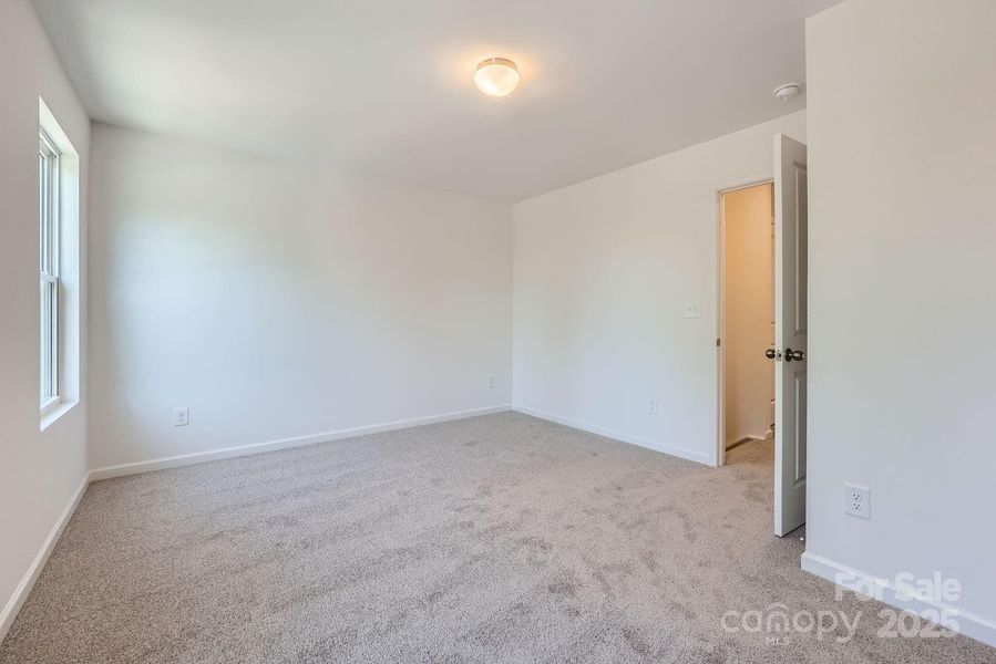 Spacious, unfurnished interior of a new home in Dukes Ridge, Charlotte (Image 33).