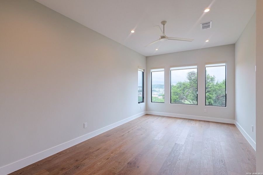 Spacious, unfurnished interior of a new home in , San Antonio (Image 42).