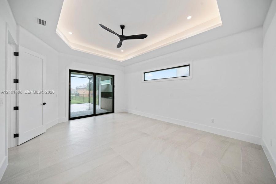 Spacious, unfurnished interior of a new home in , Cape Coral (Image 22).