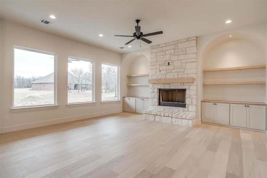 Spacious, unfurnished interior of a new home in , Lipan (Image 38).