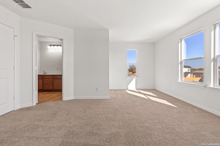 Spacious, unfurnished interior of a new home in The Granary - Heritage Collection, San Antonio (Image 13).