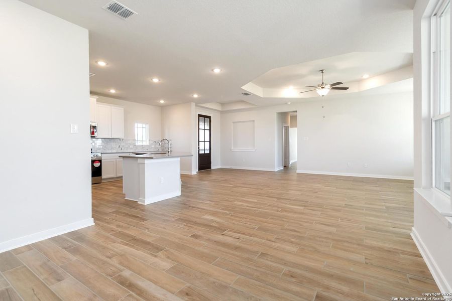 Spacious, unfurnished interior of a new home in Bonita Vista, Pleasanton (Image 10).