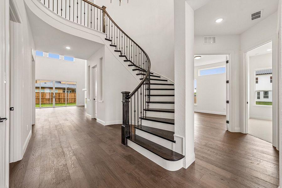 Representative unfurnished interior of a home built from the Diana by Landon Homes in Lexington Frisco, Frisco (Image 24).