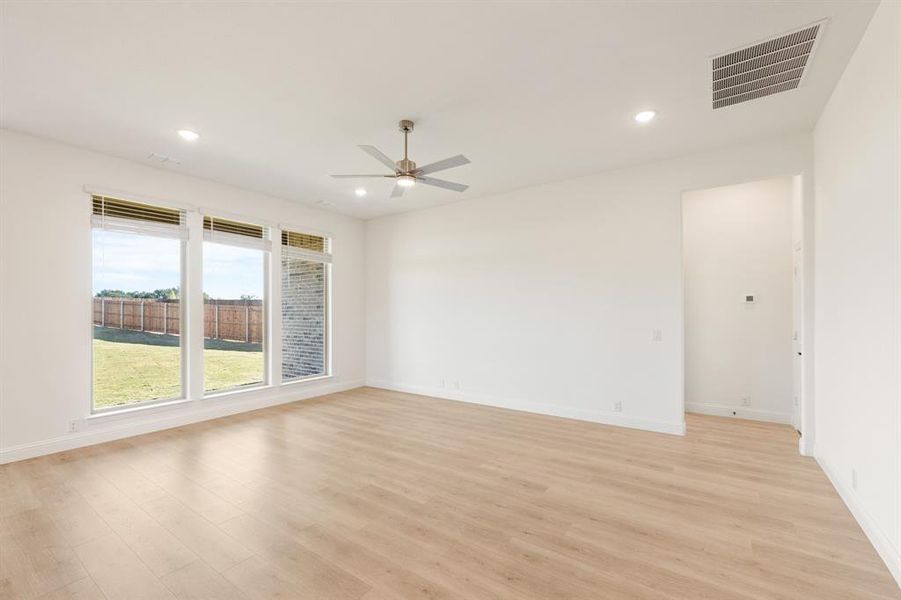 Spacious, unfurnished interior of a new home in El Dorado, Granbury (Image 22). Spacious, unfurnished interior of a new home in El Dorado, Granbury (Image 22).