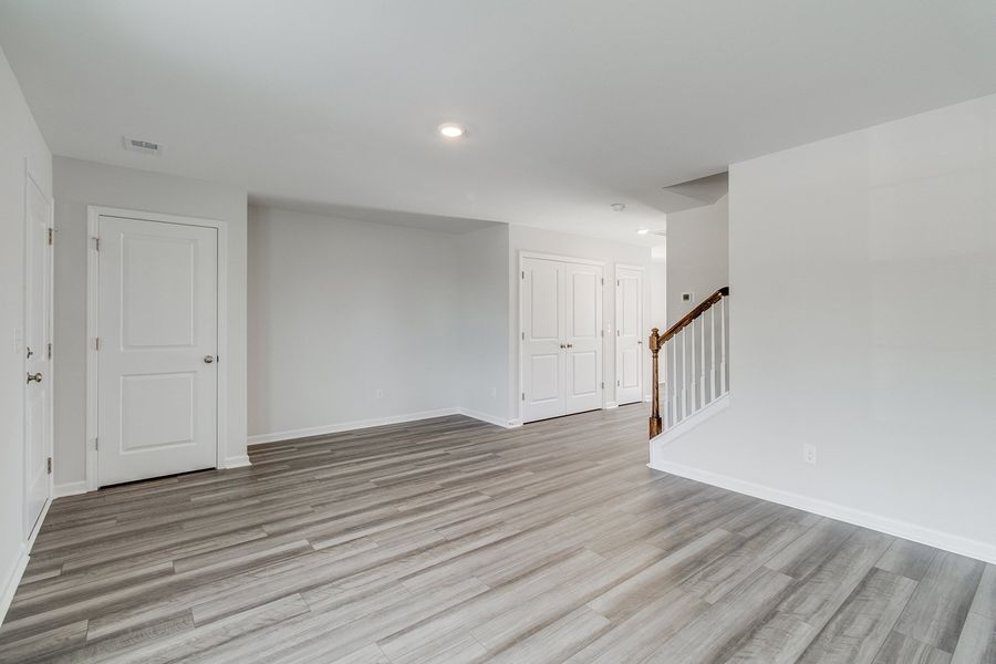 Spacious, unfurnished interior of a new home in Astoria, Columbia (Image 14).