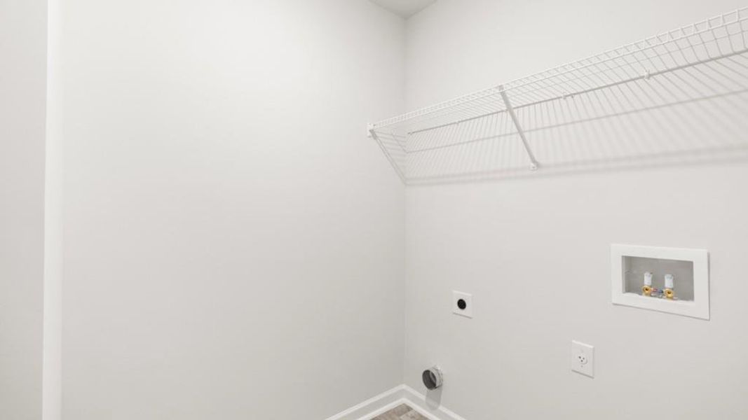 Spacious, unfurnished interior of a new home in Thompson Ridge, Dallas (Image 26).