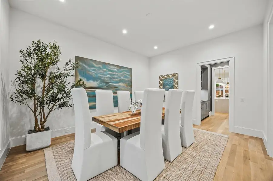 Furnished interior view inside a new home in , Dallas (Image 15). Furnished interior view inside a new home in , Dallas (Image 15).