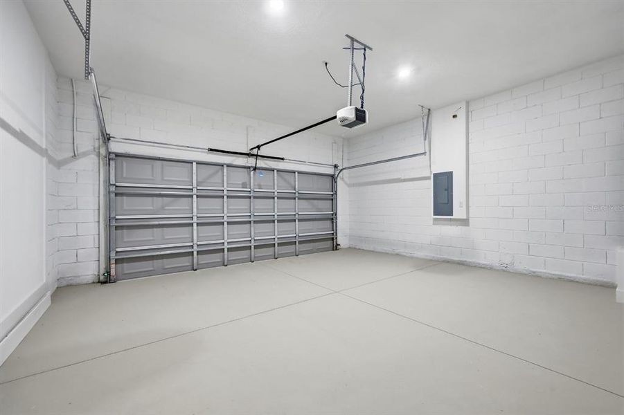 Spacious, unfurnished interior of a new home in , Ocala (Image 24).