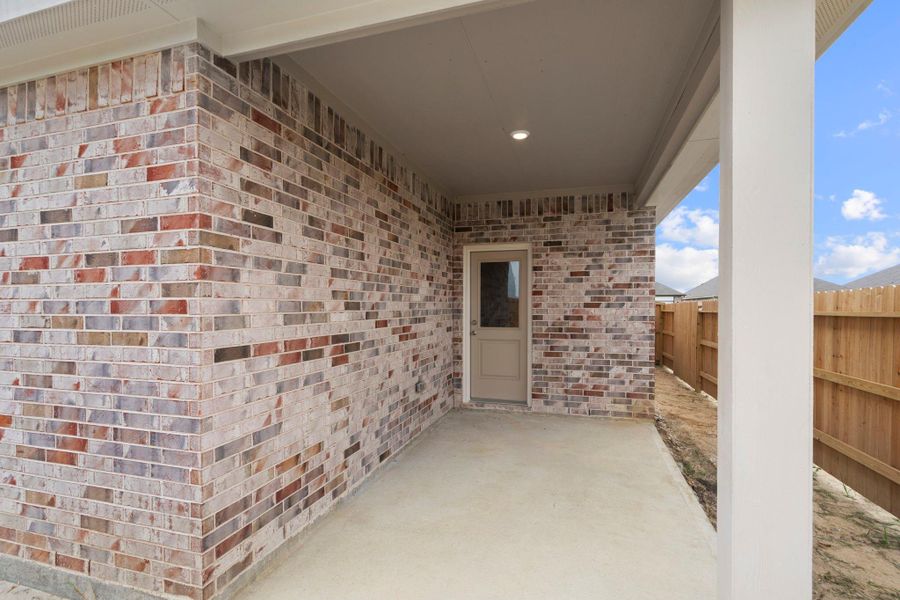 Furnished interior view inside a new home in River Ranch Trails, Dayton (Image 4).