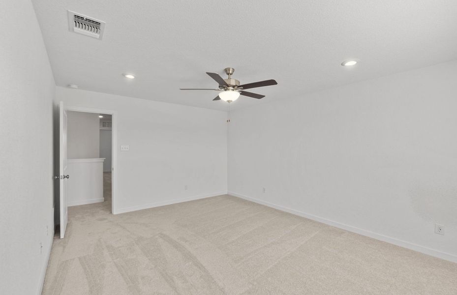 Spacious, unfurnished interior of a new home in Sonterra, Jarrell (Image 30).