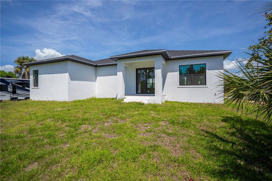 Exterior details and patio area of a home in , Port Charlotte (Image 4).