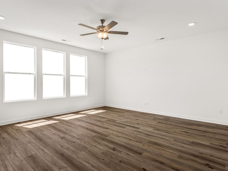 Spacious, unfurnished interior of a new home in Calista Farms, White House (Image 19).