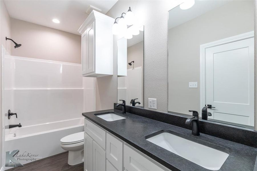 Furnished interior view inside a new home in , Abilene (Image 10).