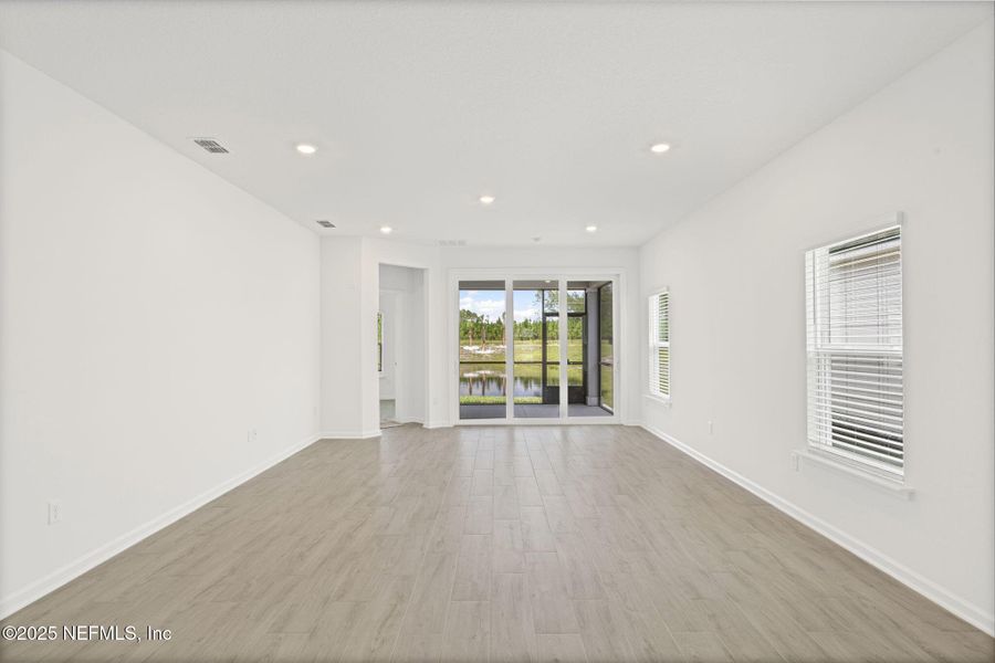 Spacious, unfurnished interior of a new home in Beacon Lake, St. Augustine (Image 18).