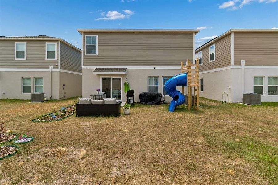 Exterior details and patio area of a home in , Haines City (Image 29).