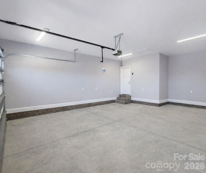 Spacious, unfurnished interior of a new home in , Lincolnton (Image 16).
