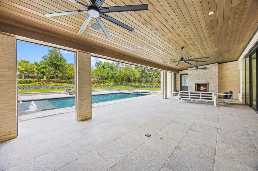 Furnished interior view inside a new home in , Dallas (Image 33). Furnished interior view inside a new home in , Dallas (Image 33).