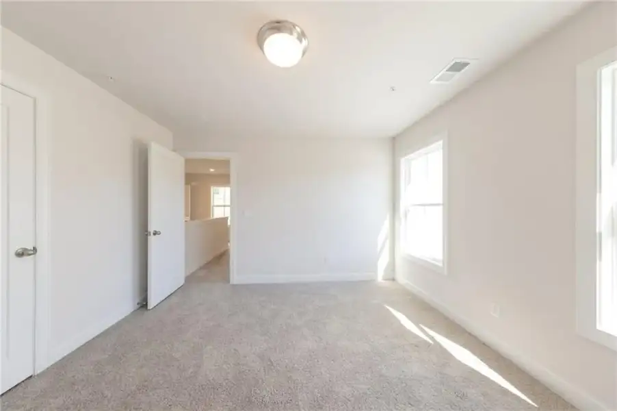 Spacious, unfurnished interior of a new home in , Marietta (Image 23).
