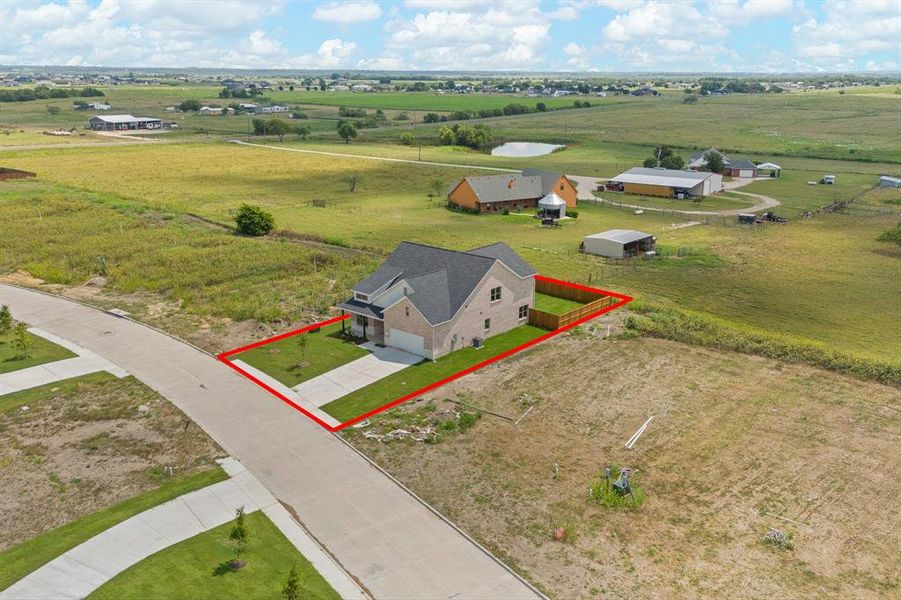Exterior details and patio area of a home in , Venus (Image 21).