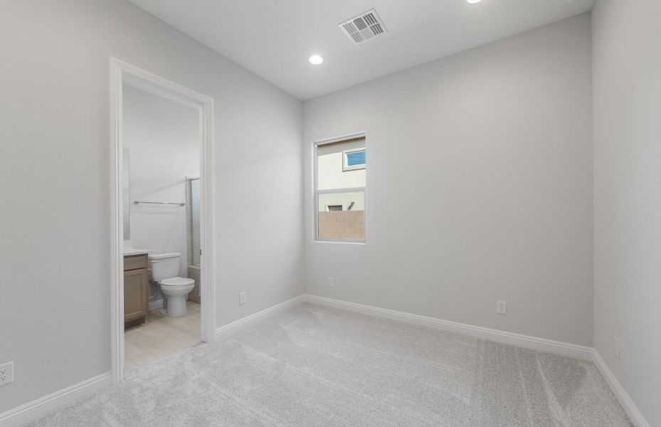 Spacious, unfurnished interior of a new home in Artisan at Asante, Surprise (Image 28).