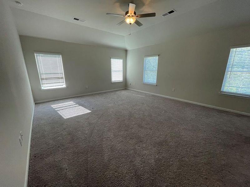 Spacious, unfurnished interior of a new home in Autumn Brook, Austell (Image 17).