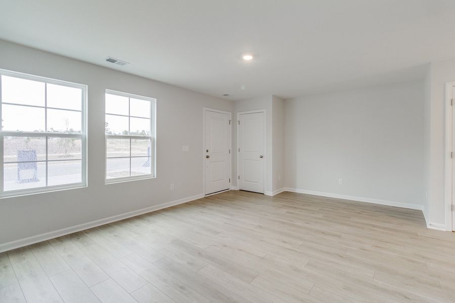 Spacious, unfurnished interior of a new home in Astoria, Columbia (Image 15).