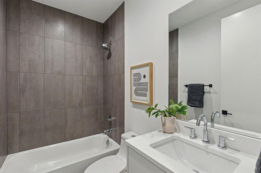 Furnished interior view inside a new home in , Dallas (Image 23).