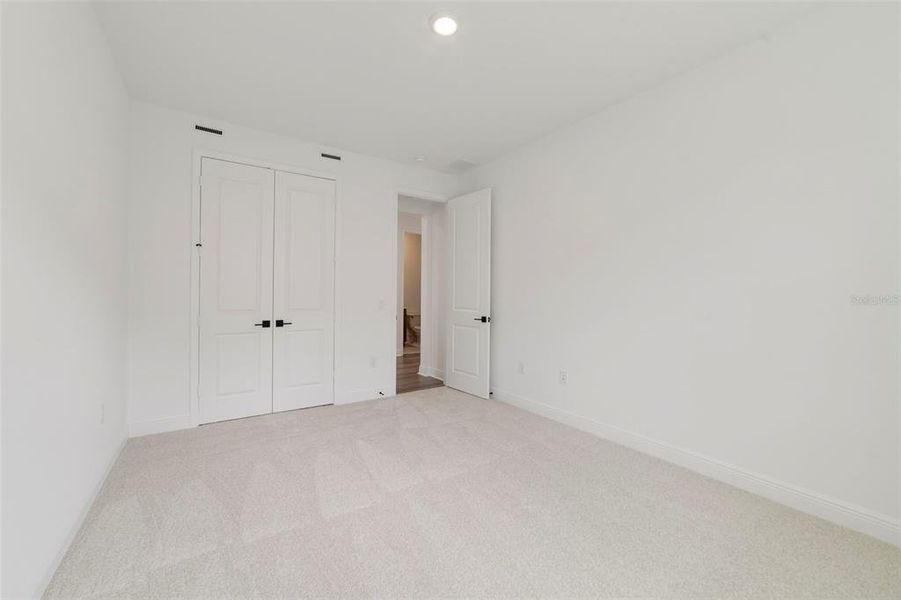 Spacious, unfurnished interior of a new home in Acuera Estates, Apopka (Image 36).