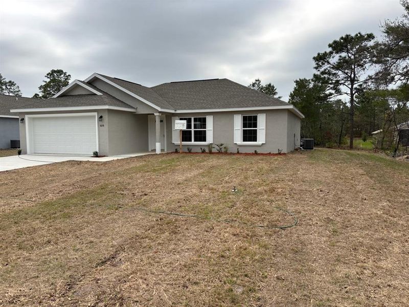 Exterior details and patio area of a home in , Dunnellon (Image 3). Exterior details and patio area of a home in , Dunnellon (Image 3).