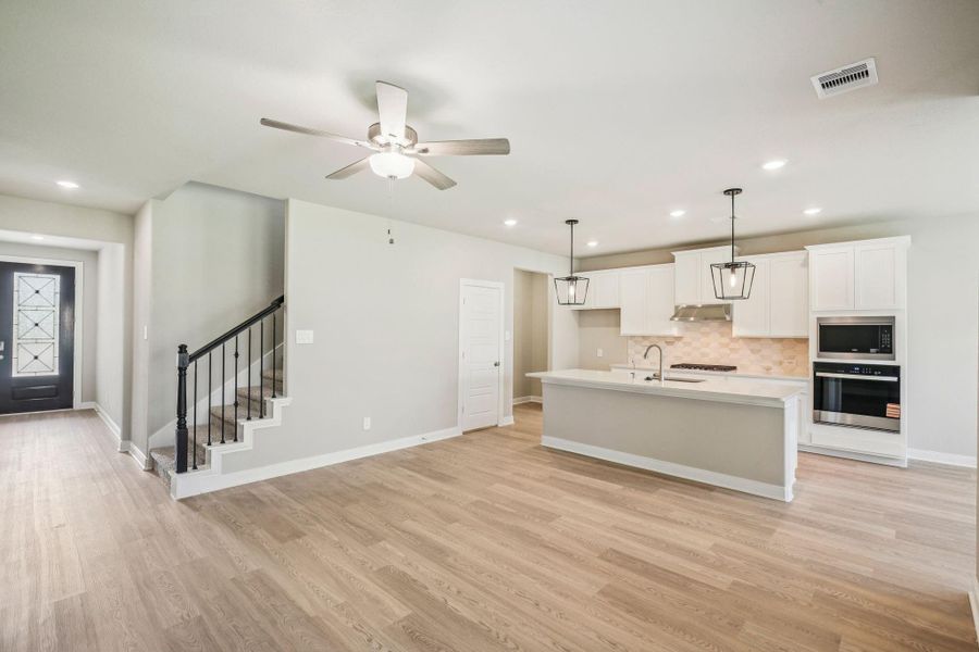 Photo is not of the actual home, but is an inspirational photo of builder’s model home and may depict options, furnishings, and/or decorator features that are not included Photo is not of the actual home, but is an inspirational photo of builder’s model home and may depict options, furnishings, and/or decorator features that are not included