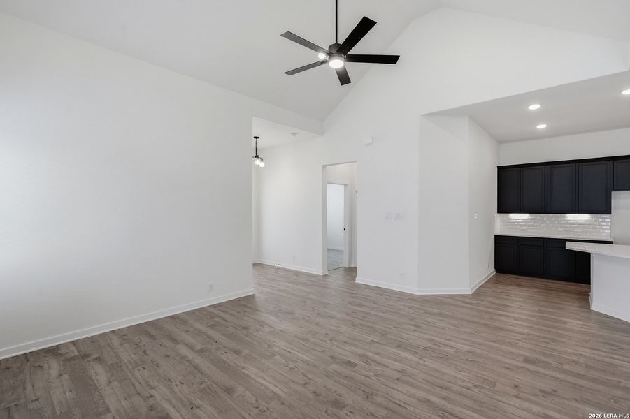 Spacious, unfurnished interior of a new home in The Crossvine, Schertz (Image 30).