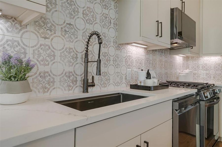 Furnished interior view inside a new home in , Fort Worth (Image 27). Furnished interior view inside a new home in , Fort Worth (Image 27).