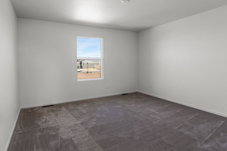 Spacious, unfurnished interior of a new home in Trailside, Timnath (Image 30).