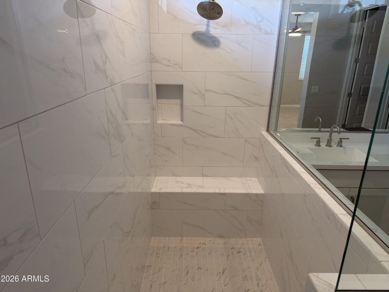 5818 E ZACHARY DR shower 5818 E ZACHARY DR shower