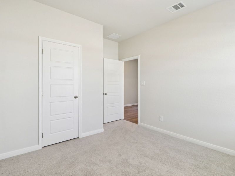 Spacious, unfurnished interior of a new home in Fox Falls, Boerne (Image 25).