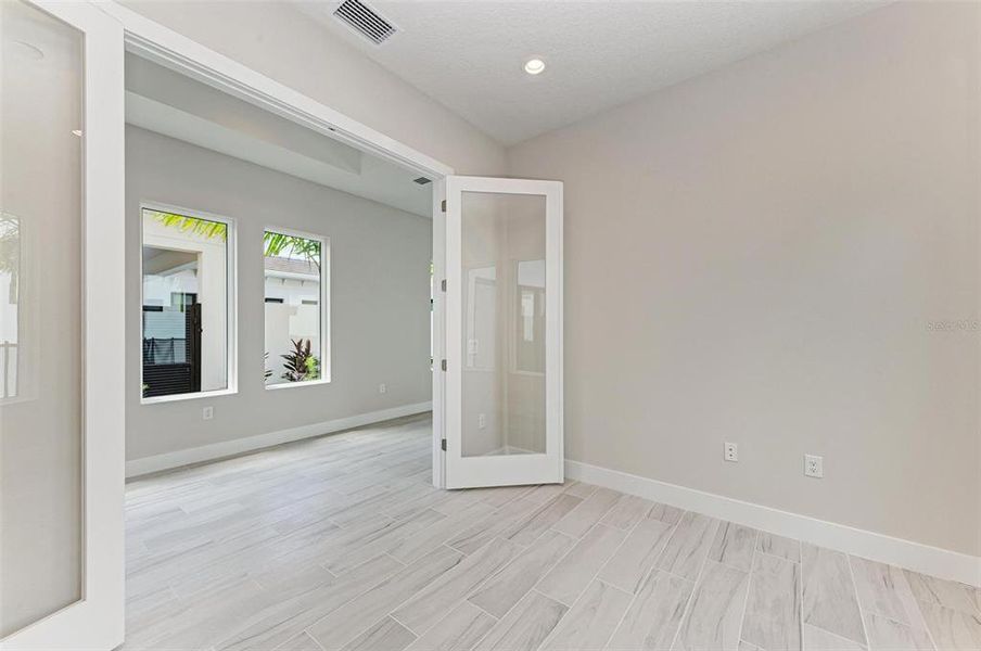 Spacious, unfurnished interior of a new home in Aqua Single Family Homes, Bradenton (Image 16).
