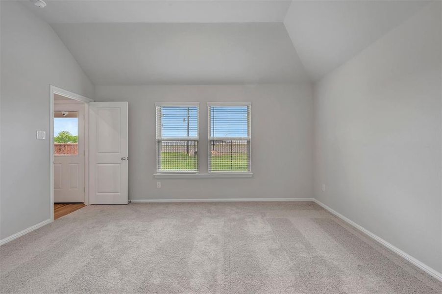Spacious, unfurnished interior of a new home in Lane Ranch, Sanger (Image 30).