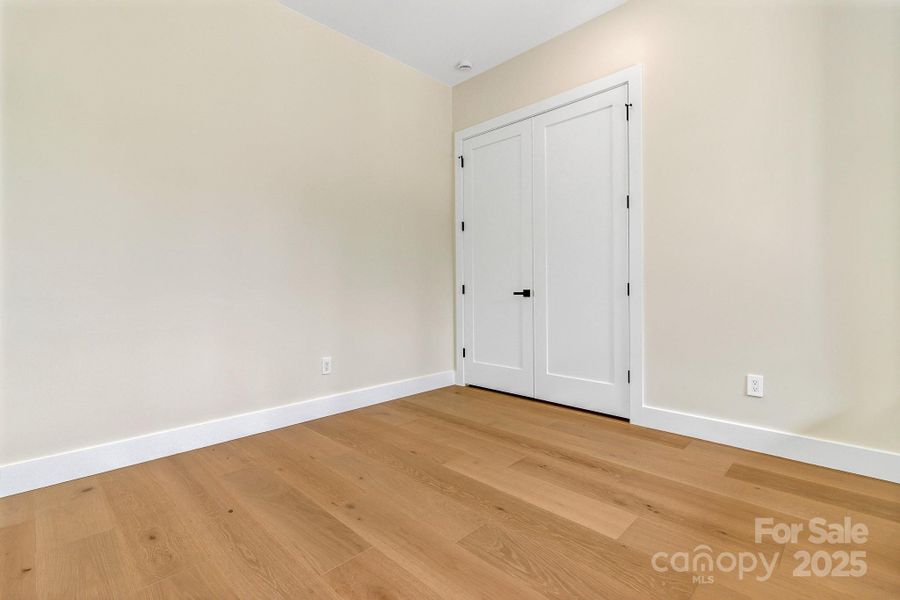 Spacious, unfurnished interior of a new home in , Fairview (Image 38).