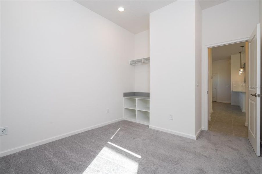 Spacious, unfurnished interior of a new home in , Orlando (Image 28).