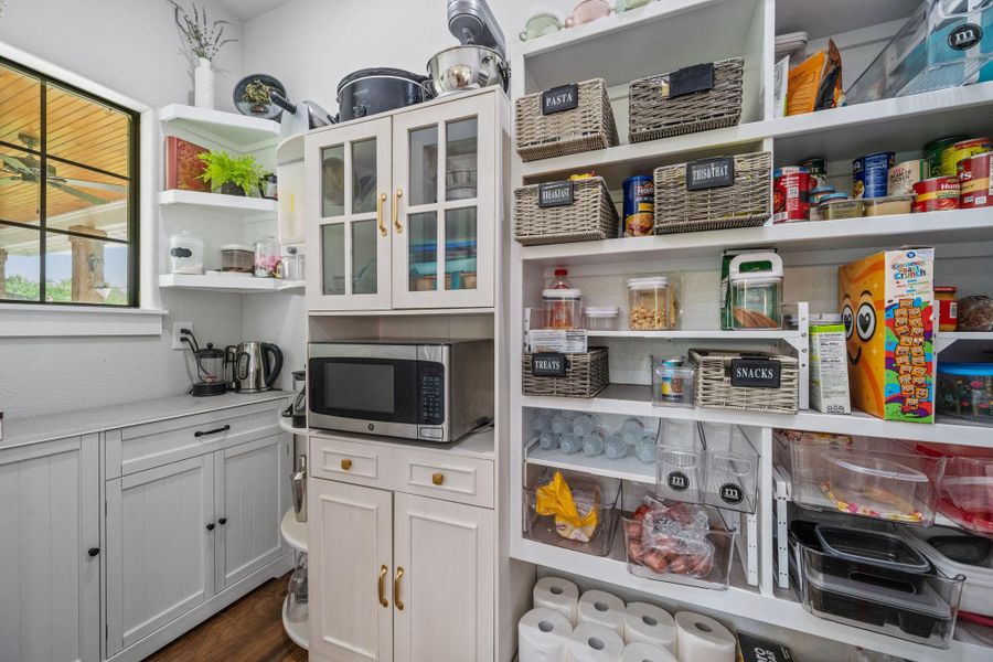 Furnished interior view inside a new home in , Anahuac (Image 15).