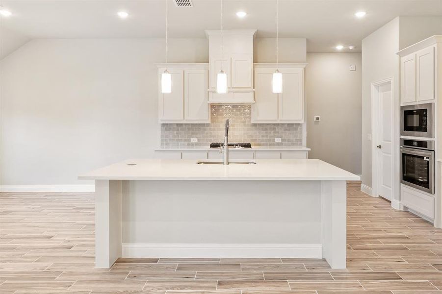 Furnished interior view inside a new home in Somerset, Venus (Image 12).